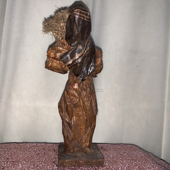 Vintage Older Village Woman Carrying Carpet Made In Paper Mache - EUC 10” X 4” - Picture 9 of 13
